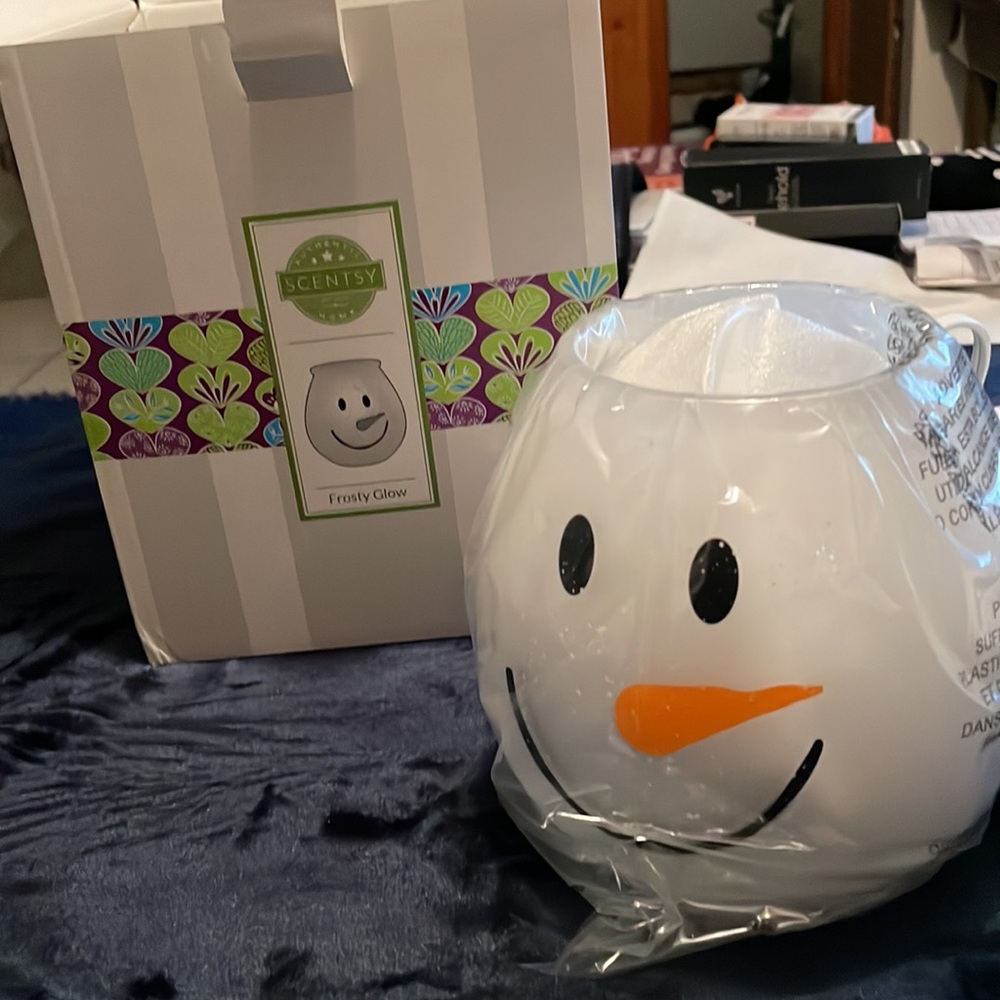 (2) This is a  BNIB Warmer Frosty Glow Sold Out along with mini warmer